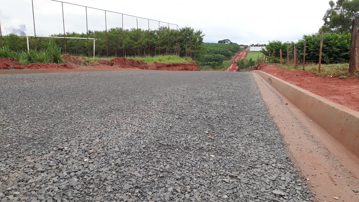 Avenida José Vieira de Souza começa a ser preparada para receber o asfalto