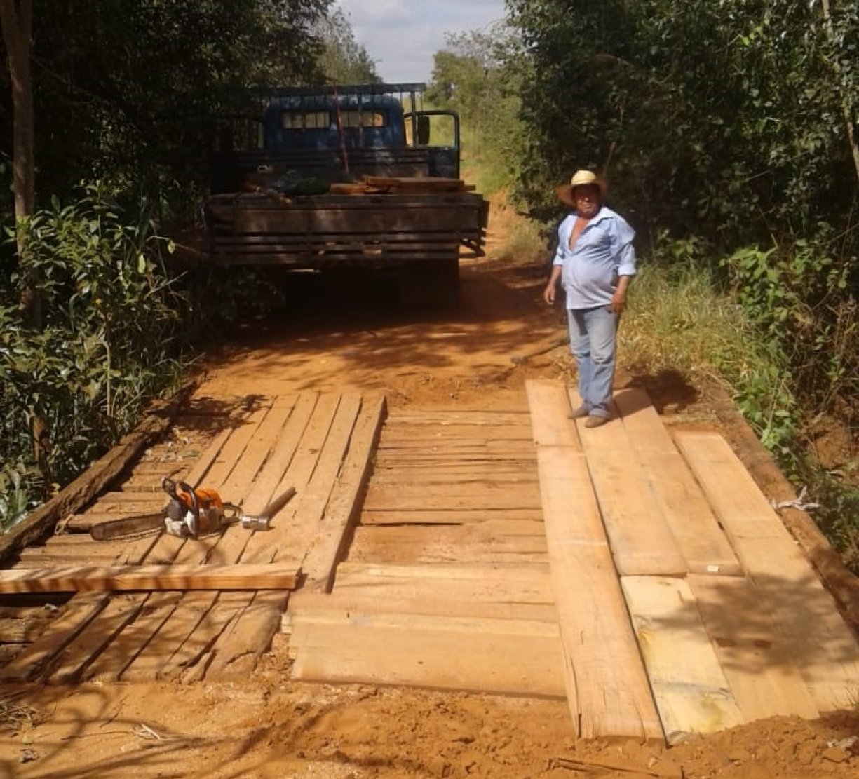 Departamento de estradas de Tanabi conclui restauração em diversas pontes de madeira no município