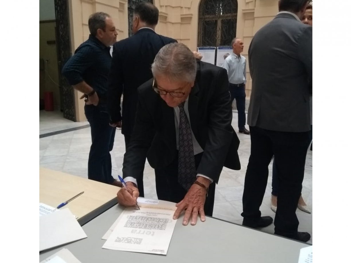 Prefeito Norair participou hoje em São Paulo de evento onde o Governo de São Paulo promoveu 82 ações de regularização fundiária em 73 municípios