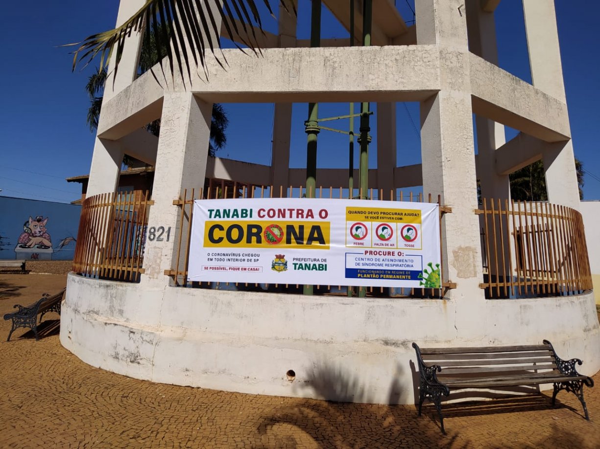 Prefeitura coloca faixas de conscientização pela cidade para combater o avanço do coronavírus