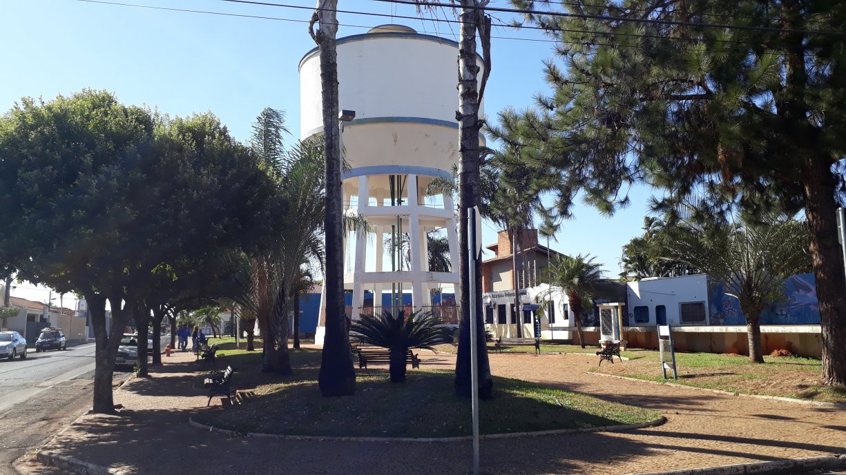 Praça Prof. Silvio Bertoz, a Praça da Caixa D´Água na área central da cidade, agora tem “Internet Grátis”