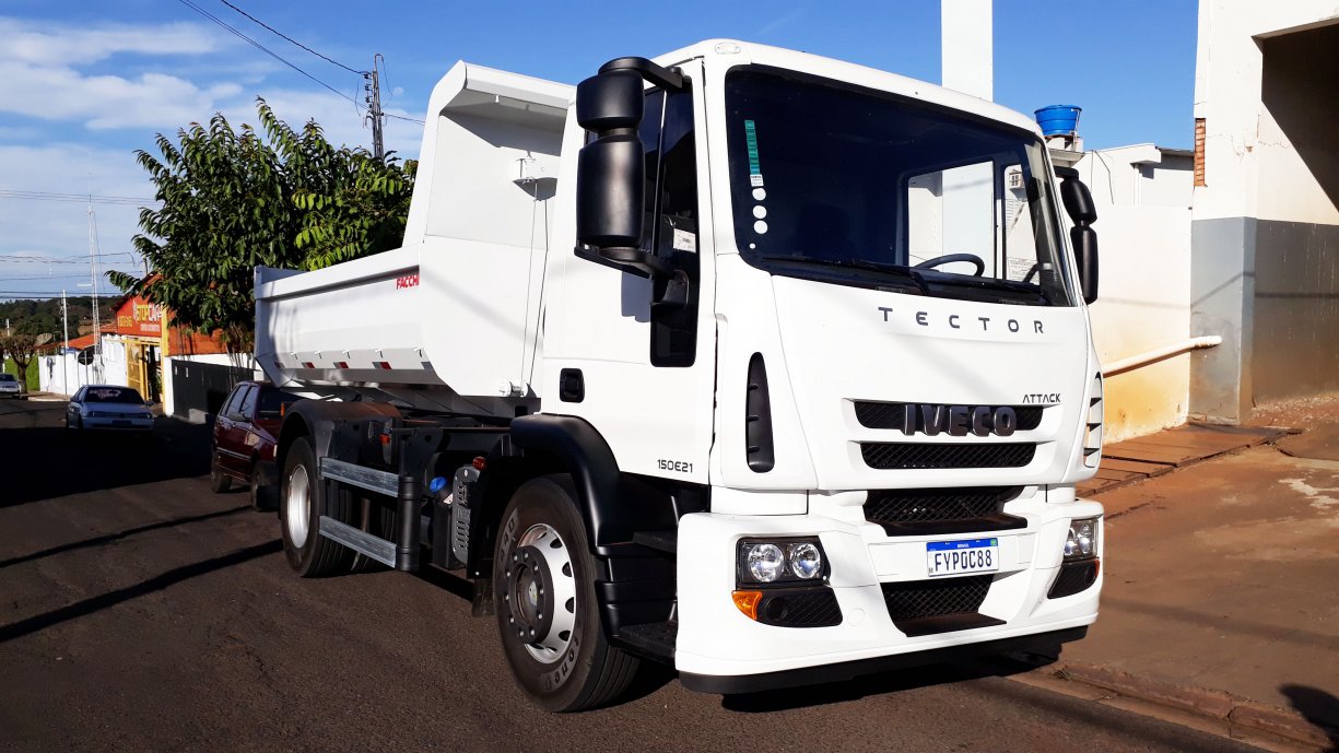 Tanabi recebe do Governo do Estado um novo caminhão basculante