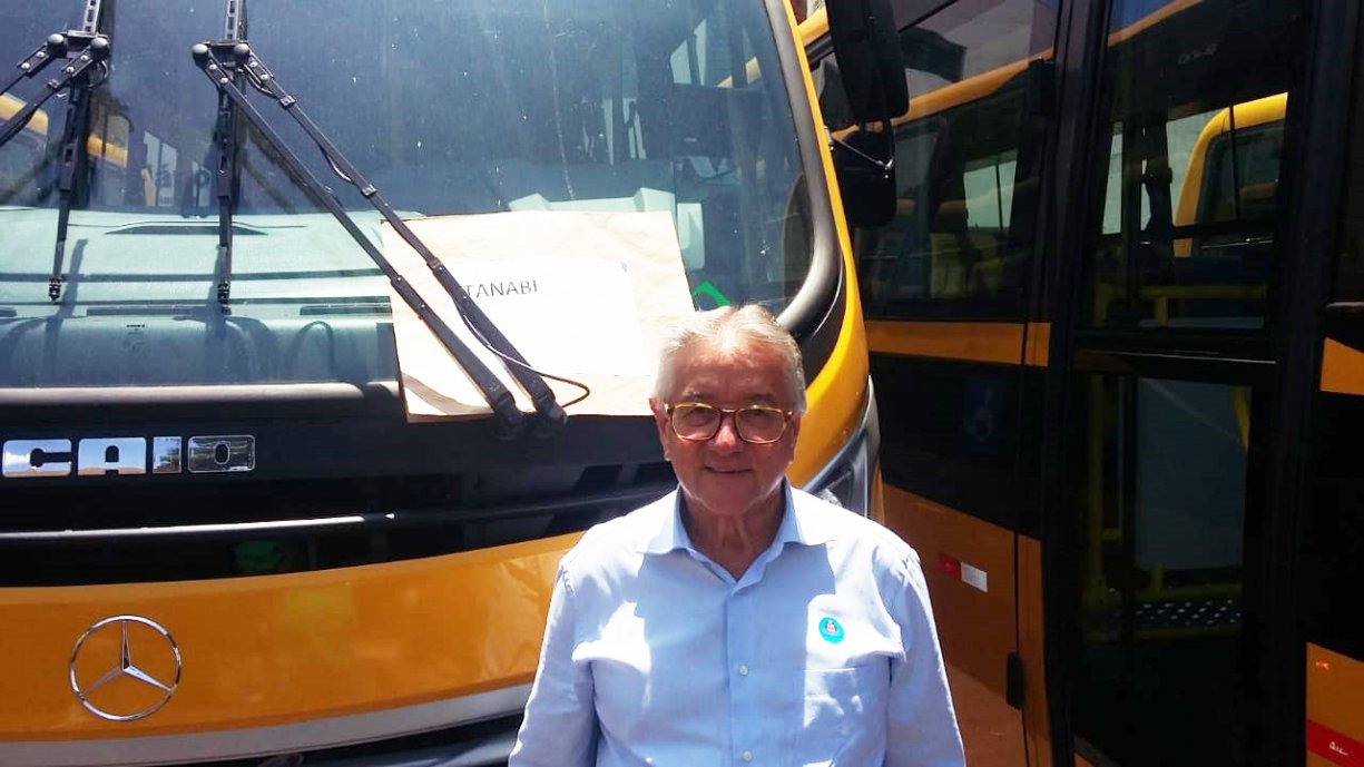 Tanabi recebeu hoje mais um ônibus para o transporte de alunos no município
