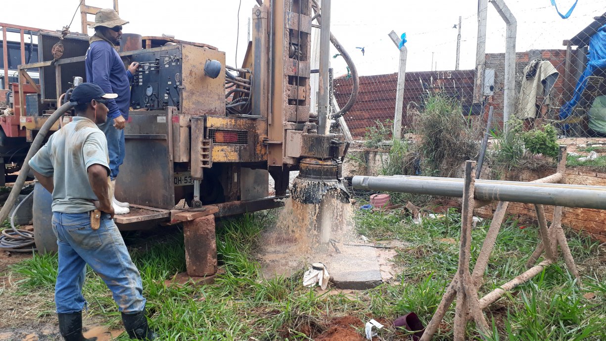 SAAT está realizando hoje trabalhos de aprofundamento no poço localizada no bairro Bom Jesus