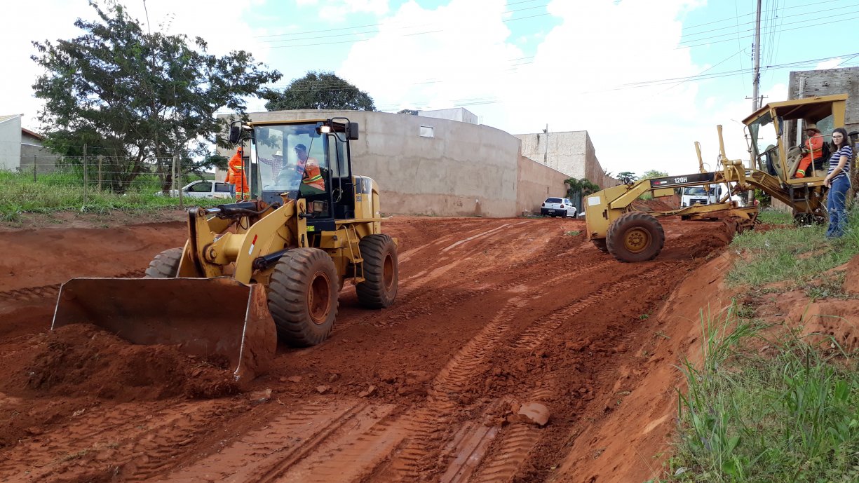 Prefeitura deu inicio esta semana as obras de terraplanagem da Rua Sebastião de Carvalho