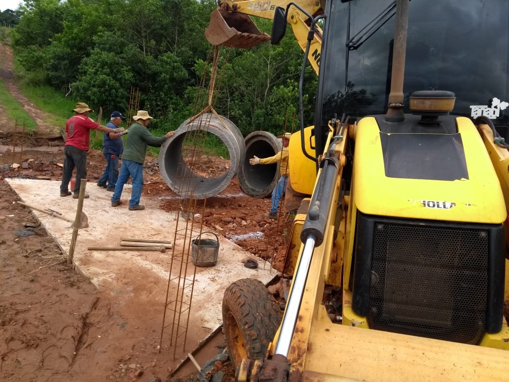 Tubulações da nova ponte no córrego Jataí, região do bairro do Sapé, já foram instaladas