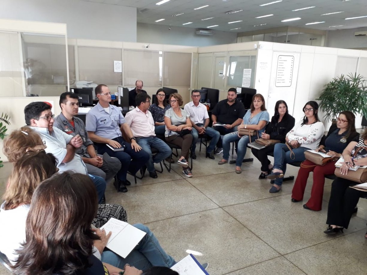 Educação e Cultura realiza reunião para tratar sobre o Desfile Cívico 2019