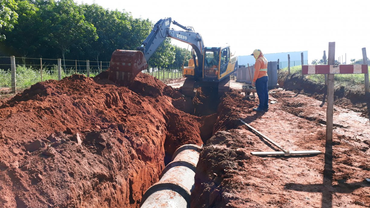 Galeria de águas pluviais começa a ser construída na Avenida José Vieira de Souza