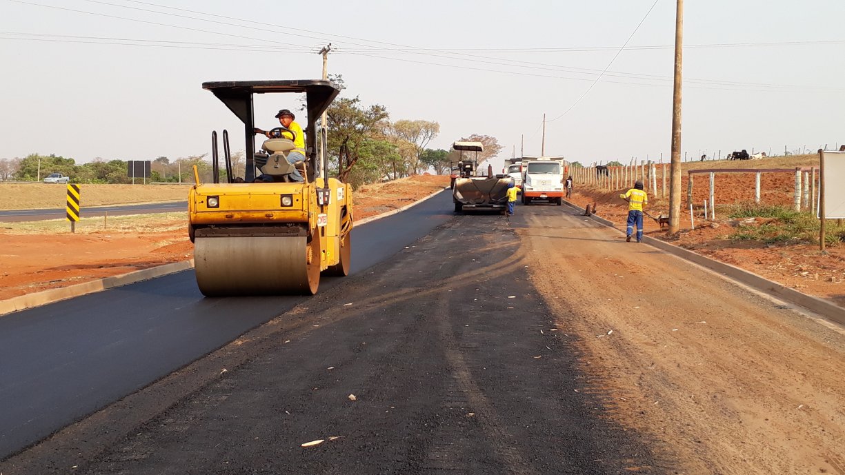 Prefeitura iniciou a pavimentação do último trecho da Avenida Marginal Domingos Galego Dias