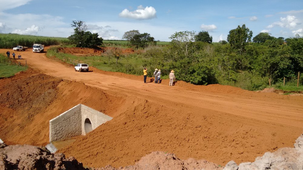 Obra de construção da ponte sobre o Córrego do Vergílio foi concluída