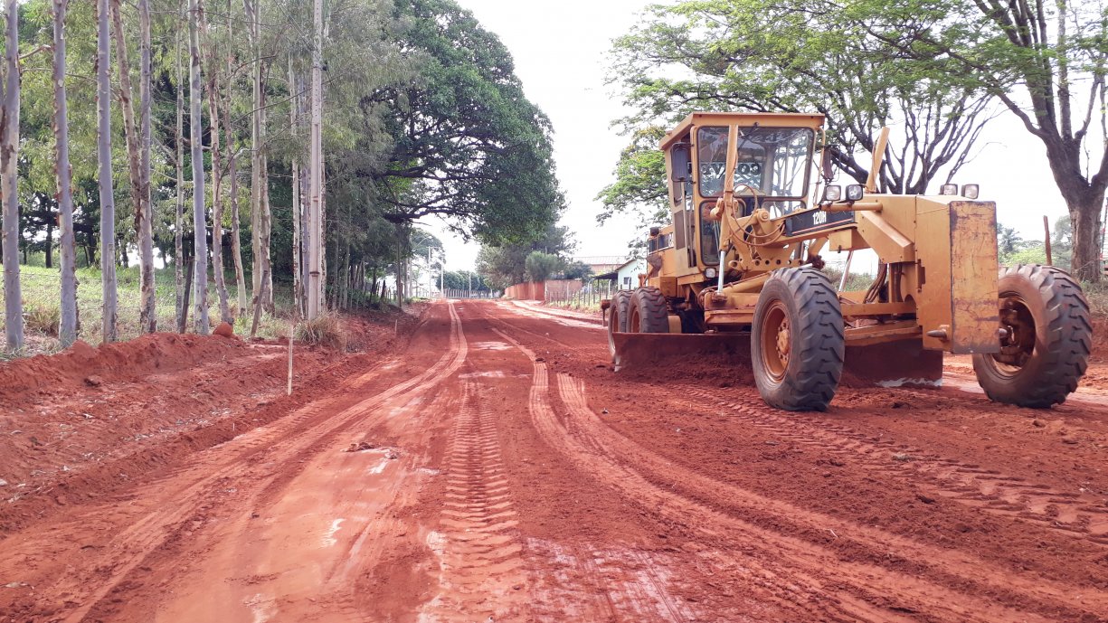 Trabalhos para a construção das guias e sarjetas na Rua Acácio Lemes de Faria já começaram