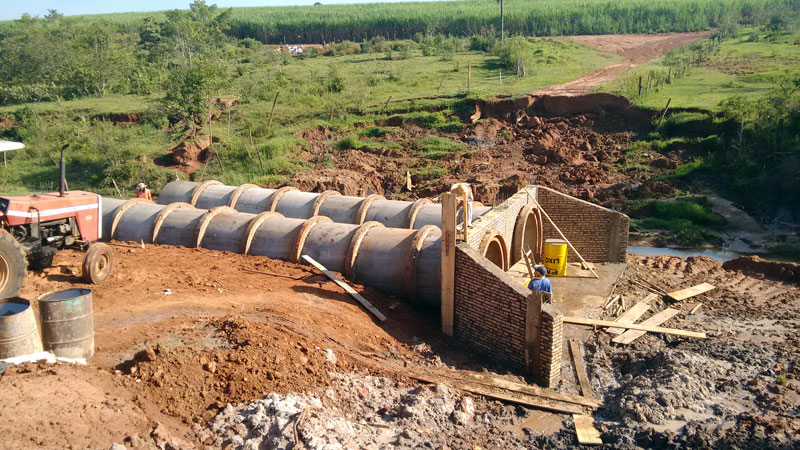 Ponte do bairro das Perobas, que foi arrancada pelas fortes chuvas que caíram no município deverá ser finalizada nas próximas semanas