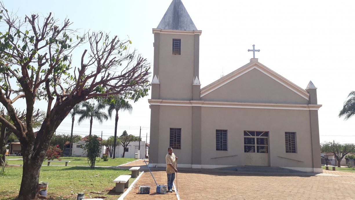 Prefeitura realiza revitalização da pintura da Praça José Josué Paglione em Ibiporanga