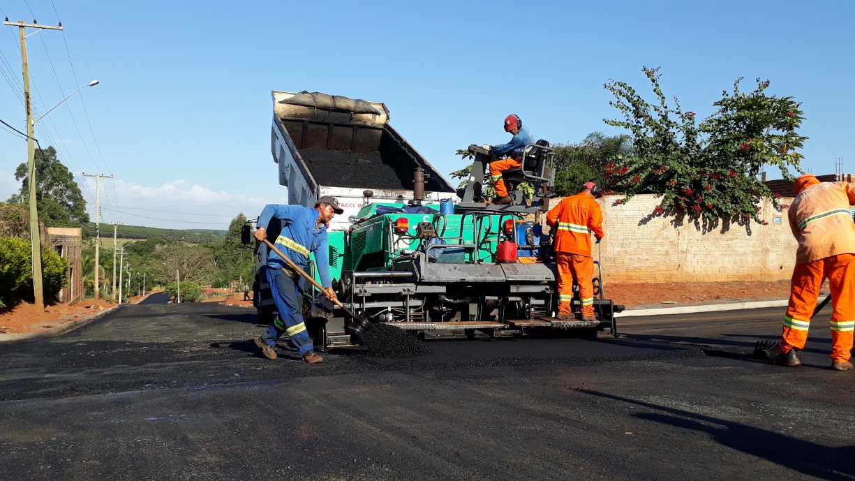 Prefeitura inicia obras de pavimentação na Rua Sebastião de Carvalho