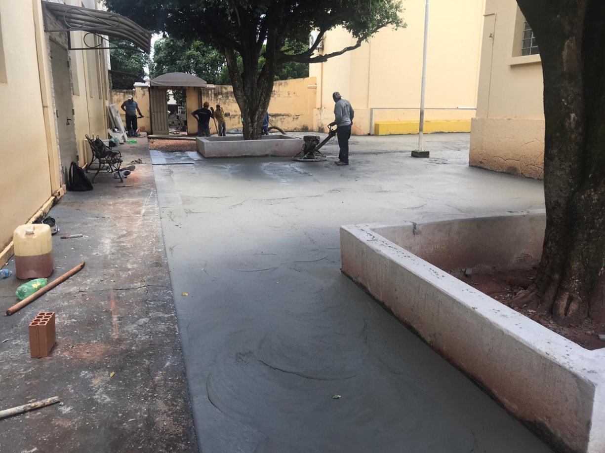 Pátio externo da escola Ganot Chateaubriand está sendo revitalizado