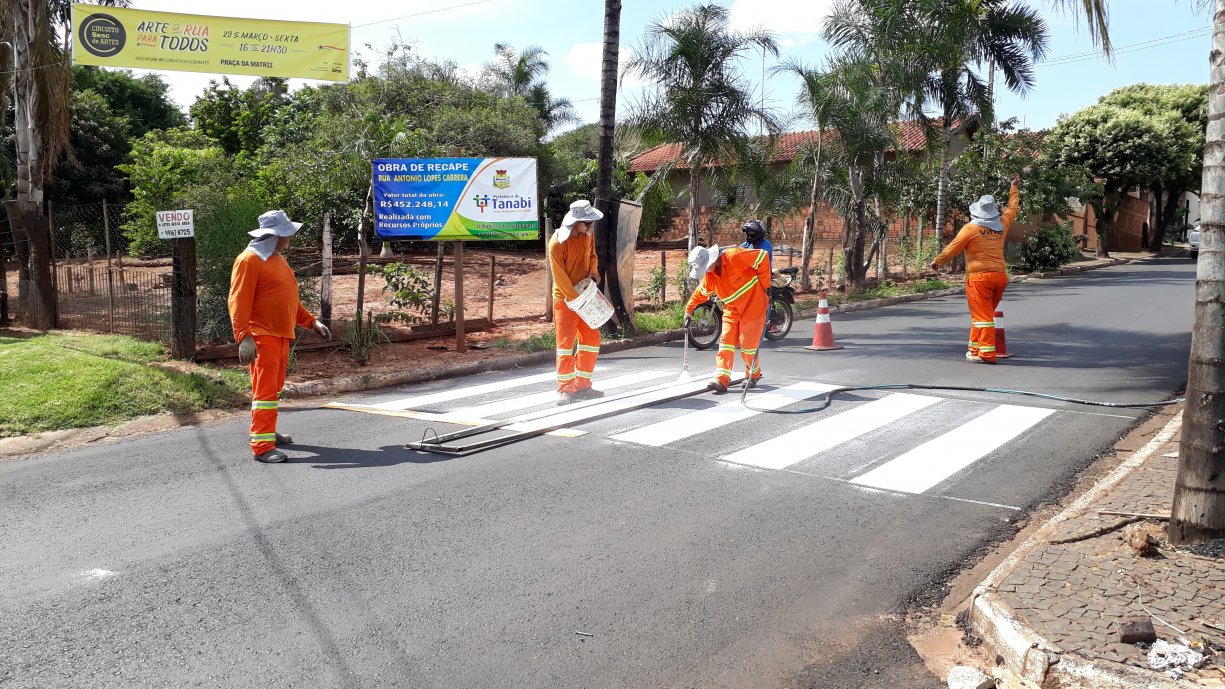 Avenida Antônio Lopes Cabrera recebe sinalização de Trânsito