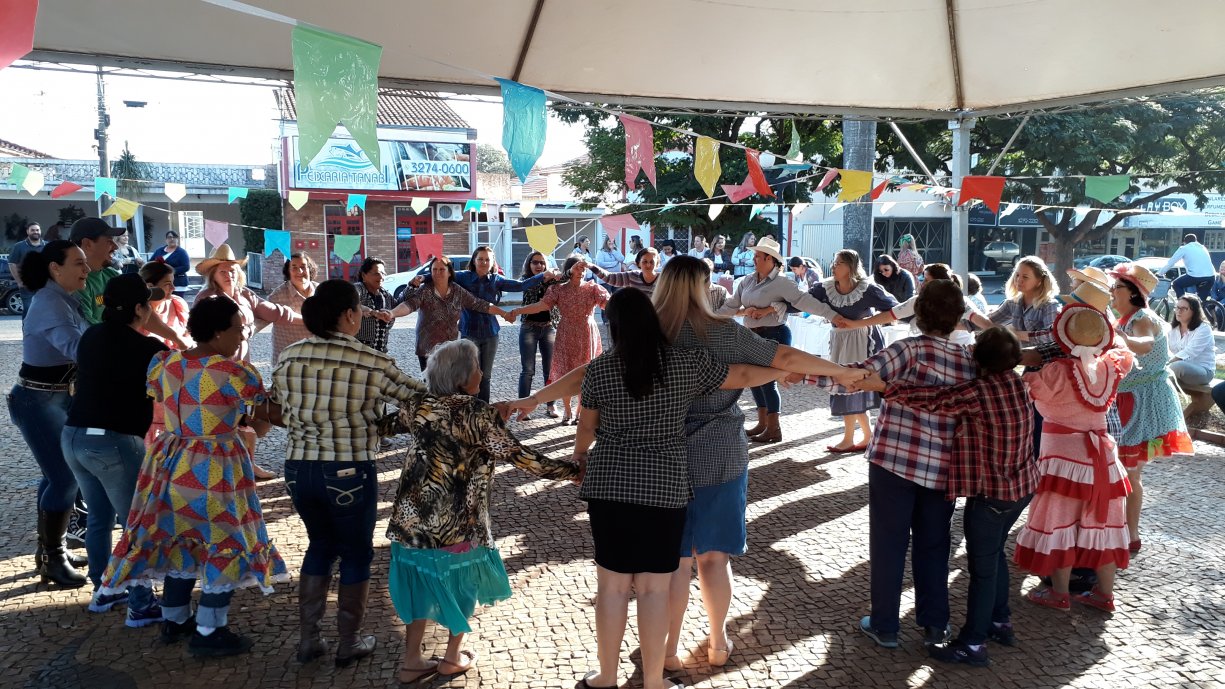 Secretaria de Esportes e Secretaria da Saúde promovem a Festa Junina dos grupos de caminhada dos PSF's